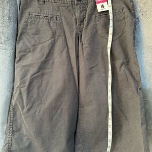 Old Navy Women’s Crop Pants.  Size 4.  New with tags.